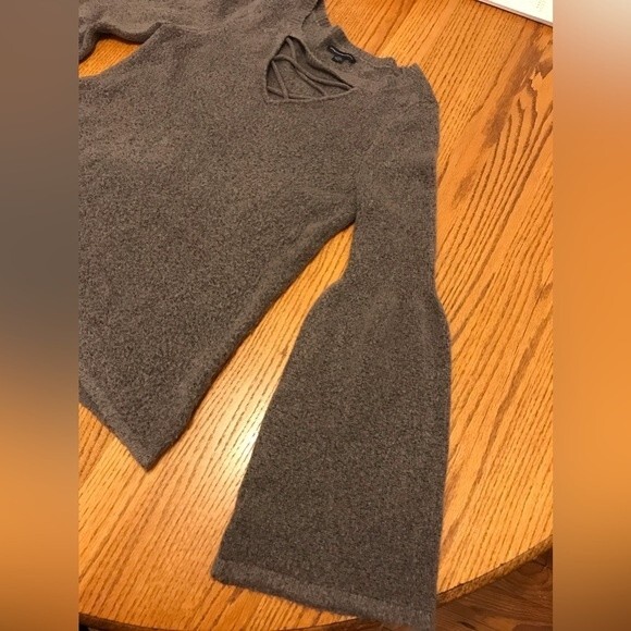 American Eagle Puff Sleeve Cross String Cut Out Neckline Sweater - Picture 5 of 15